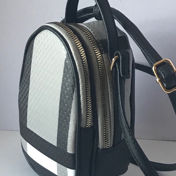 Deluxity Plaid Crossbody Bag 👛 - Picture 4 of 10